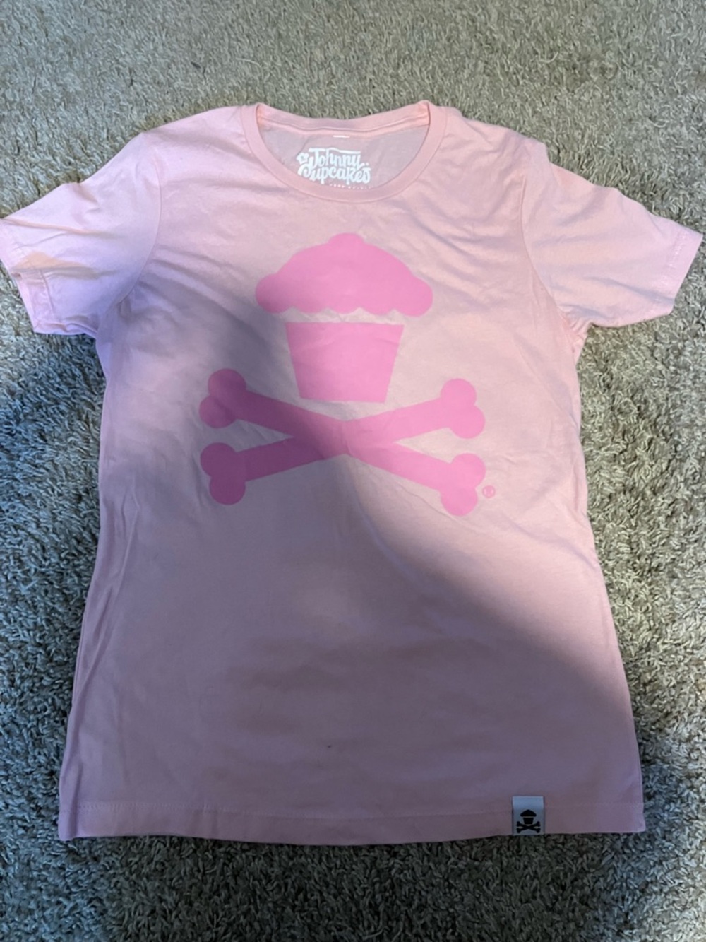 Johnny Cupcakes Pink Cupcake-and-Crossbones Women’s Tee L